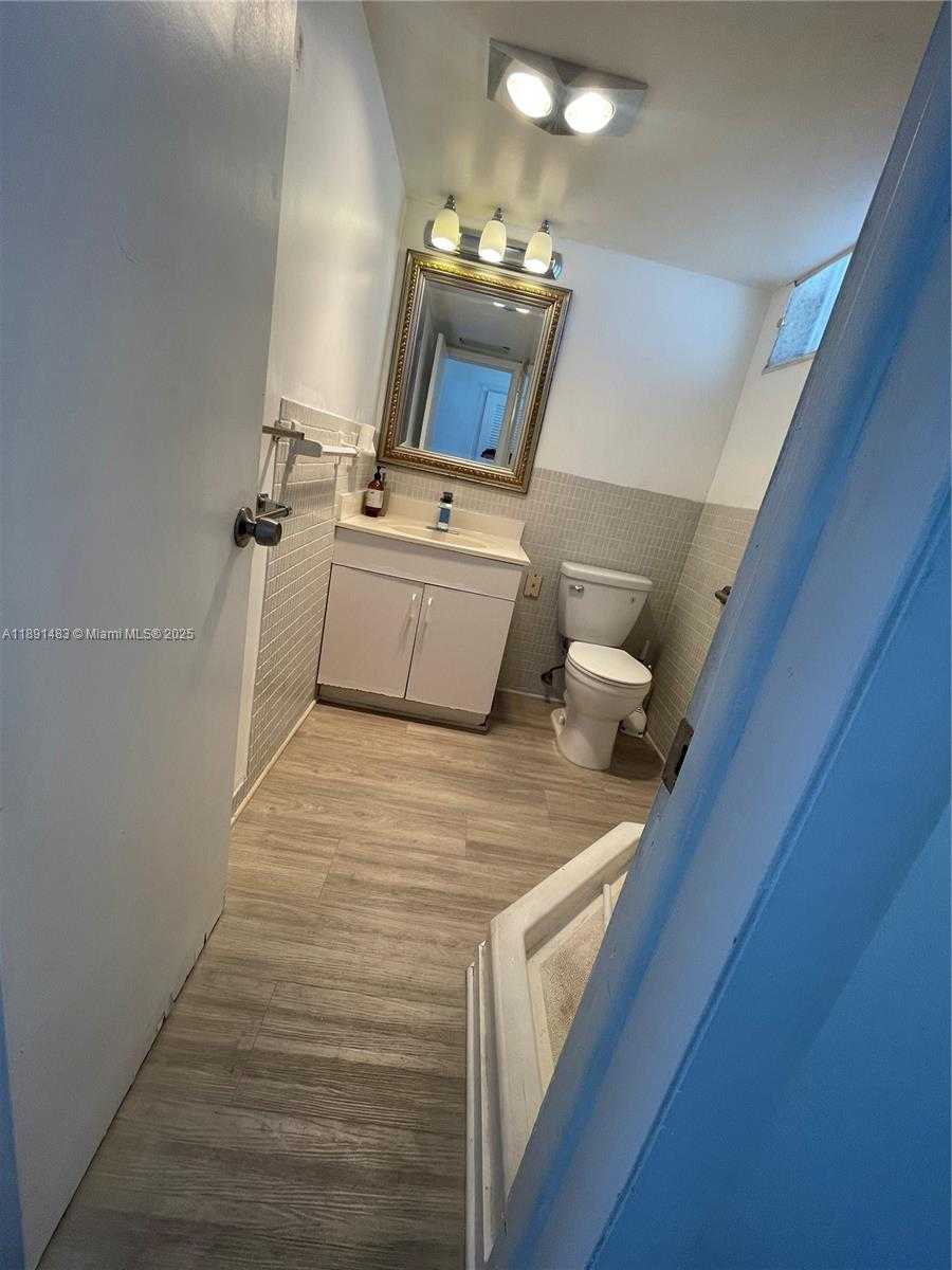 Small Image of 2910 POINT EAST DR #M601, Aventura Number 59