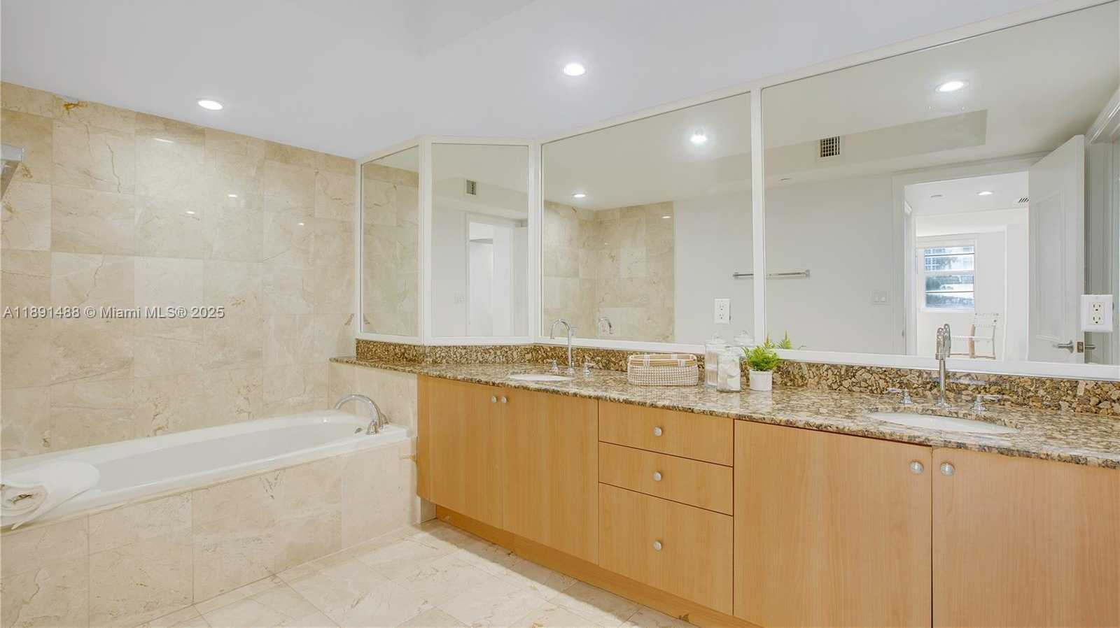 Small Image of 6917 COLLINS AVE #705, Miami Beach Number 15