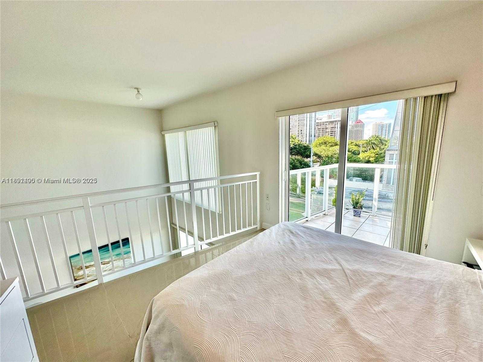 Small Image of 1650 BRICKELL AVE #203, Miami Number 10
