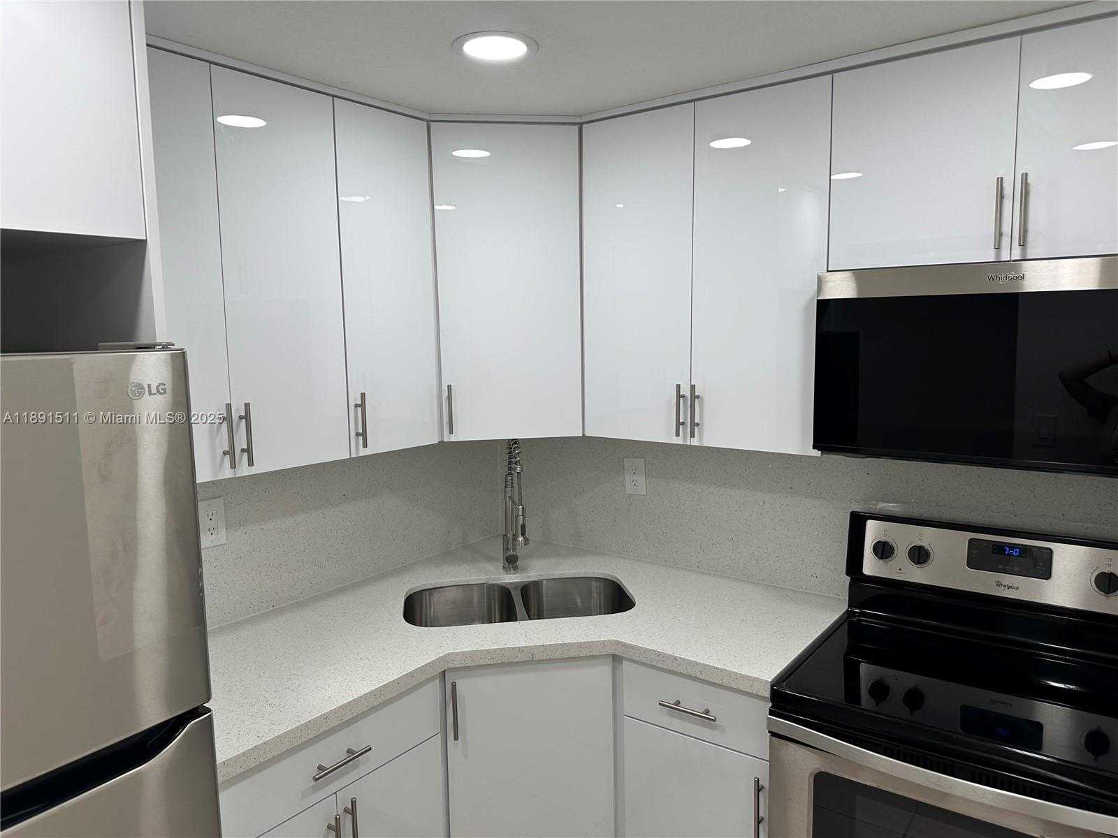 Small Image of 606 WEST 81ST ST #331, Hialeah Number 4