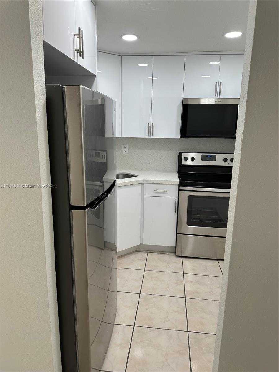 Small Image of 606 WEST 81ST ST #331, Hialeah Number 6