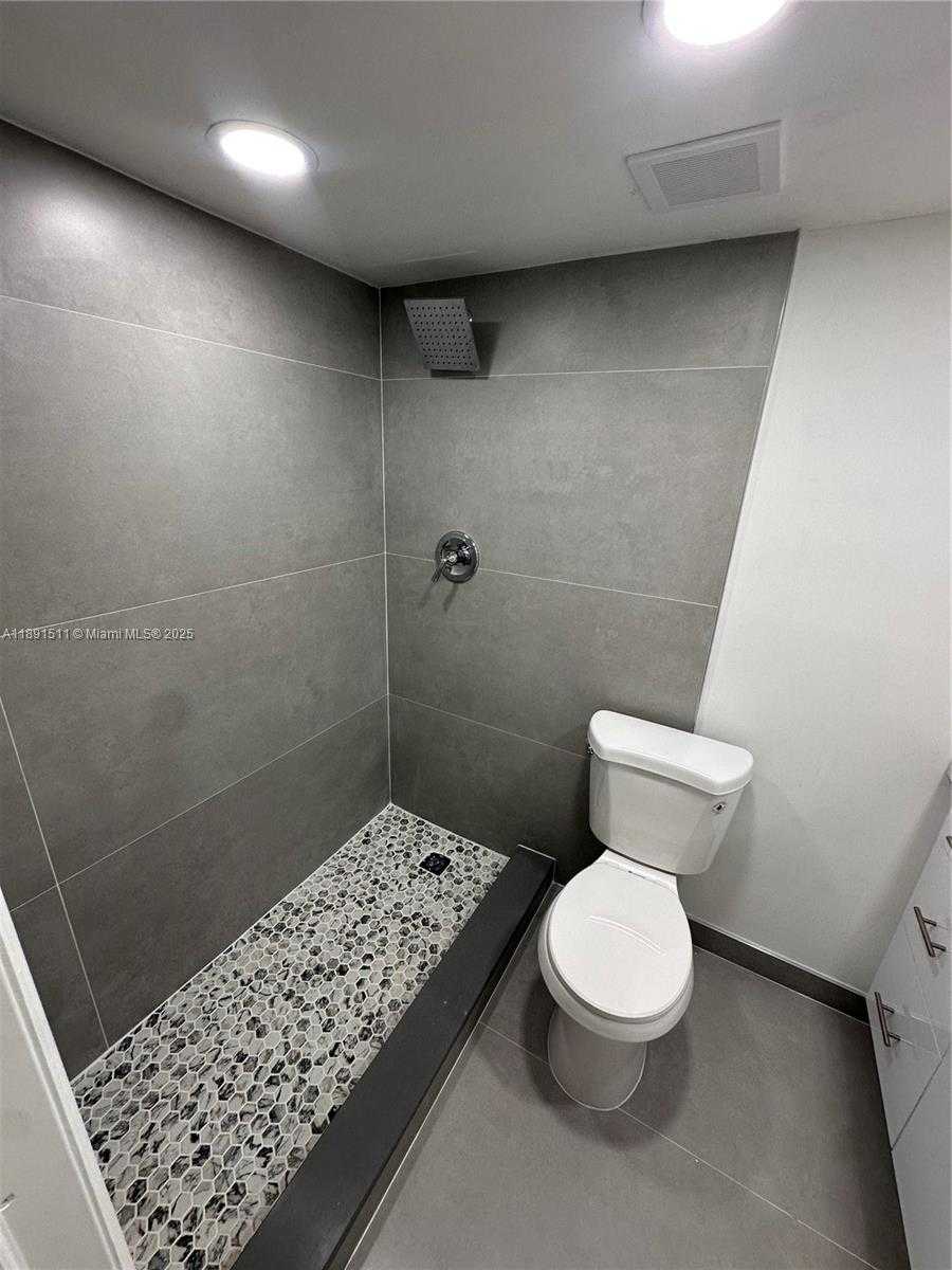 Small Image of 606 WEST 81ST ST #331, Hialeah Number 9