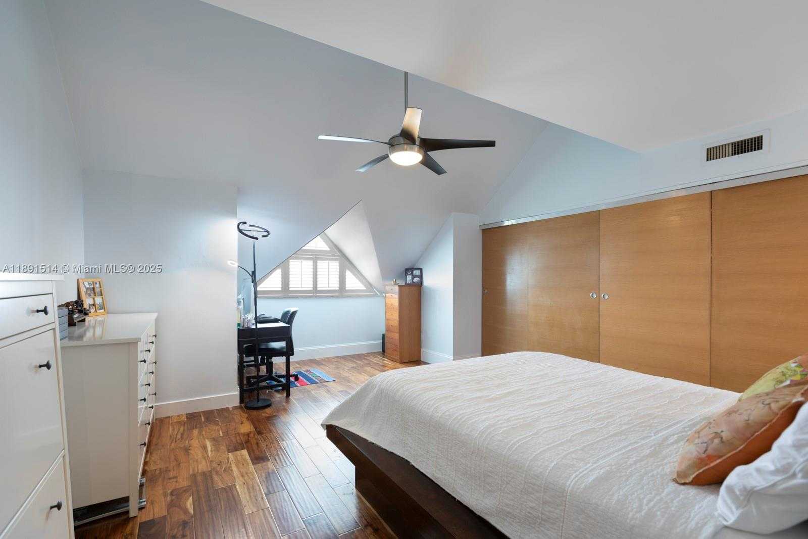 Small Image of 2977 MCFARLANE RD #PH2, Miami Number 17