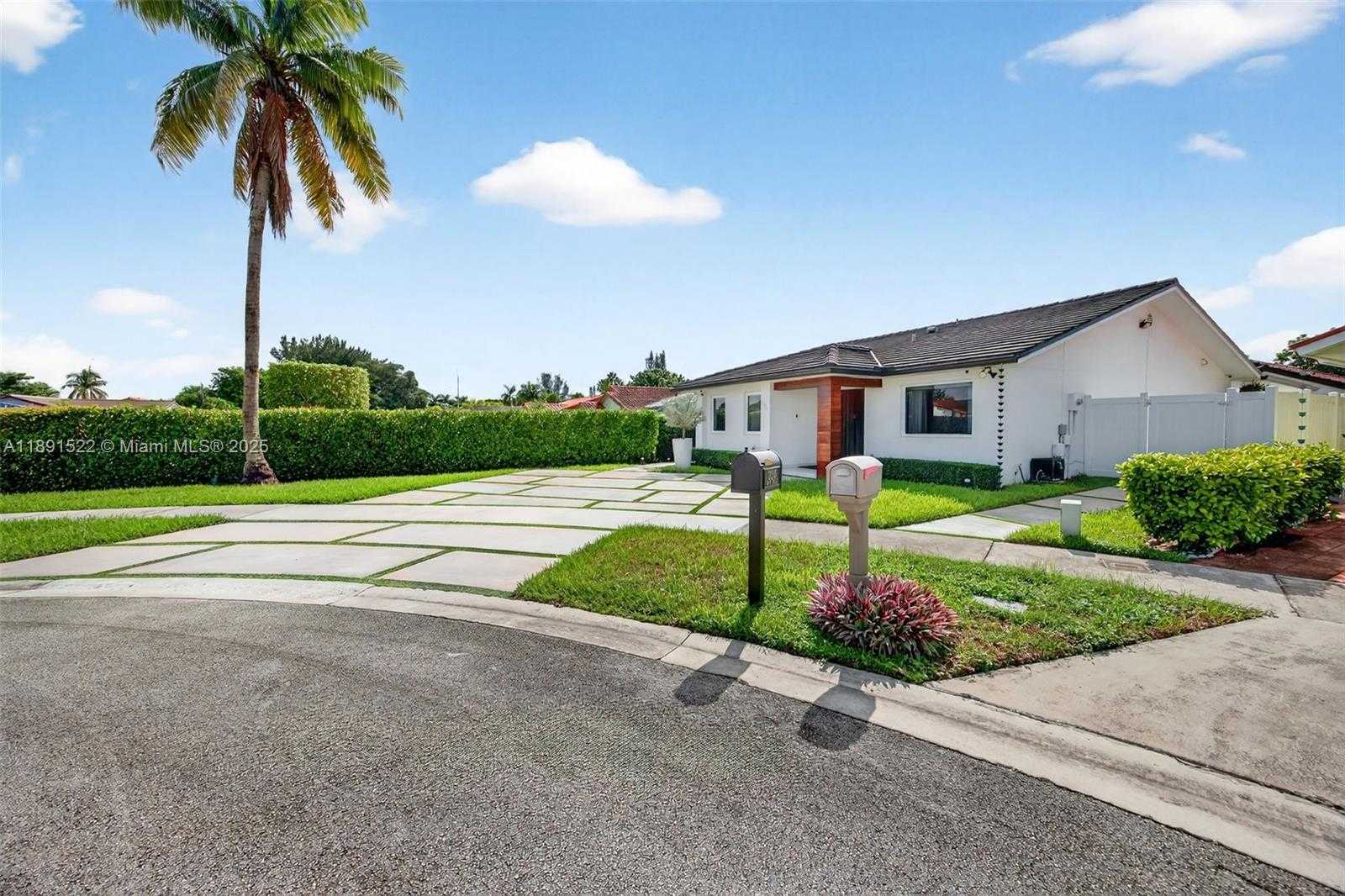 Small Image of 13280 SOUTH WEST 39TH TER, Miami Number 2