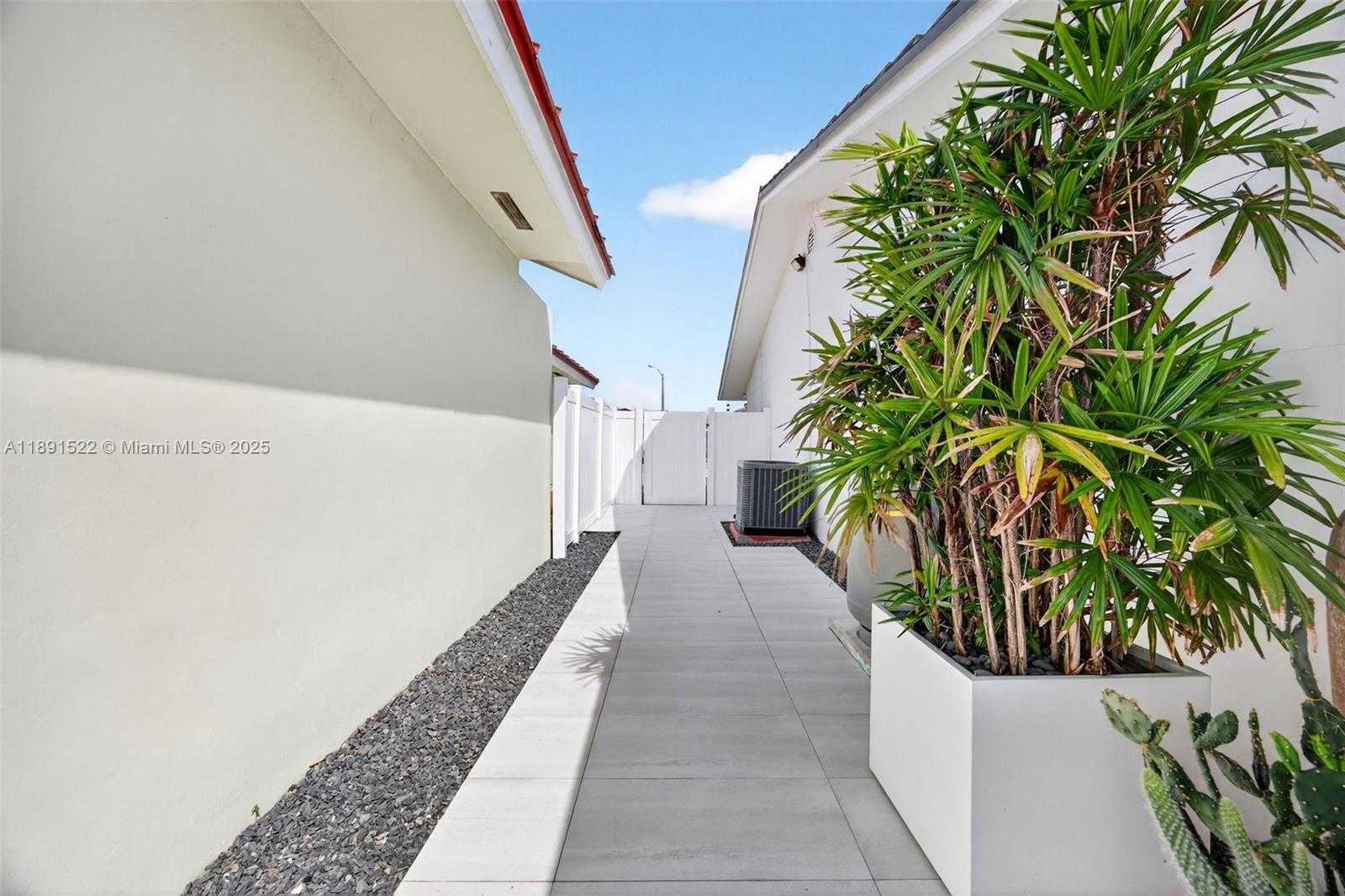 Small Image of 13280 SOUTH WEST 39TH TER, Miami Number 37
