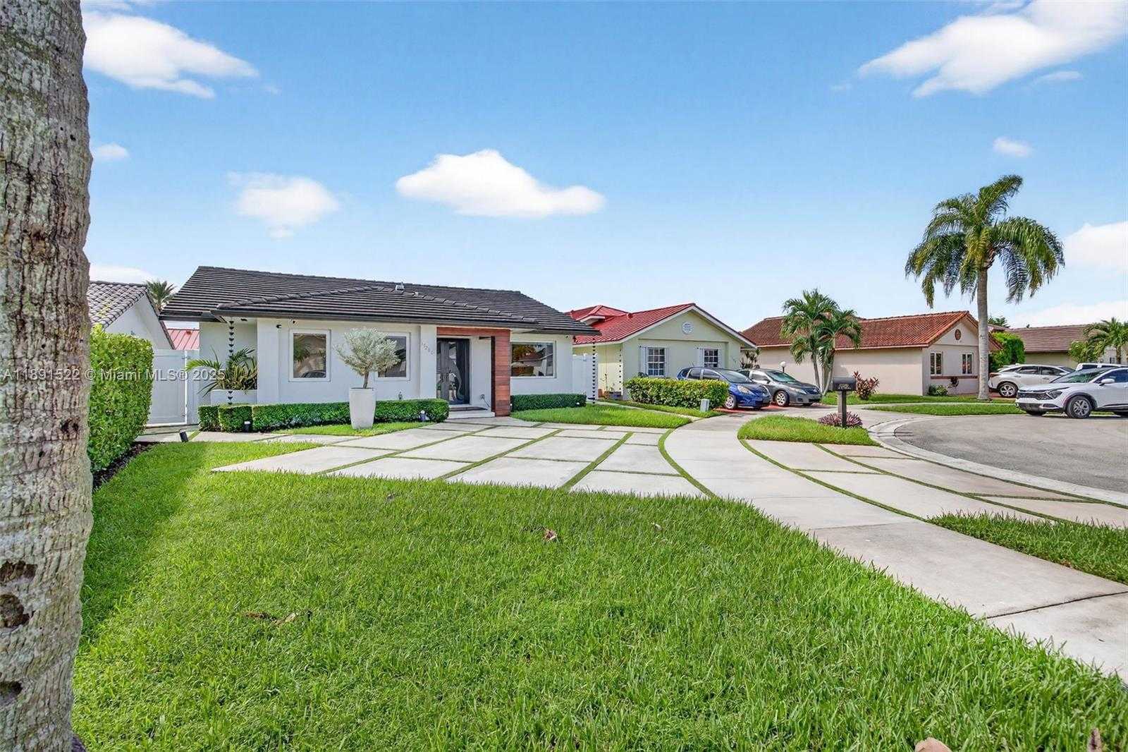 Small Image of 13280 SOUTH WEST 39TH TER, Miami Number 4