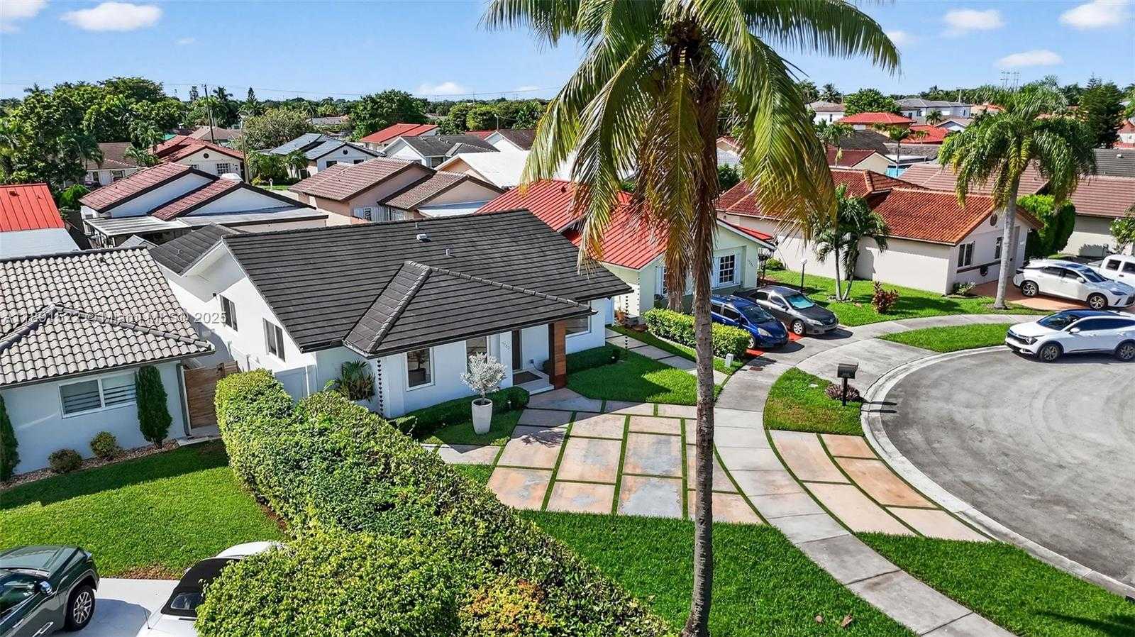 Small Image of 13280 SOUTH WEST 39TH TER, Miami Number 47