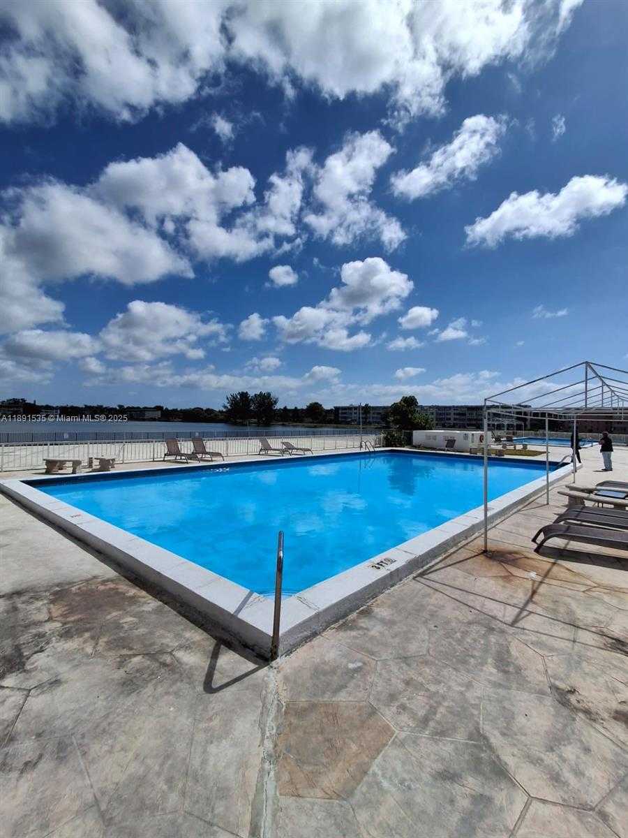 Small Image of 1351 NORTH EAST MIAMI GARDENS DR #901E, Miami Number 2