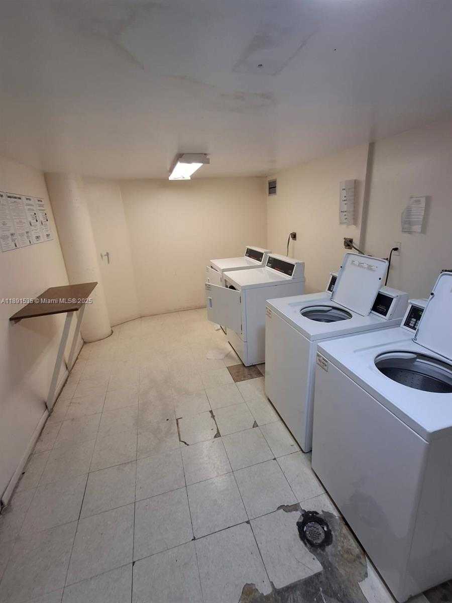 Small Image of 1351 NORTH EAST MIAMI GARDENS DR #901E, Miami Number 3