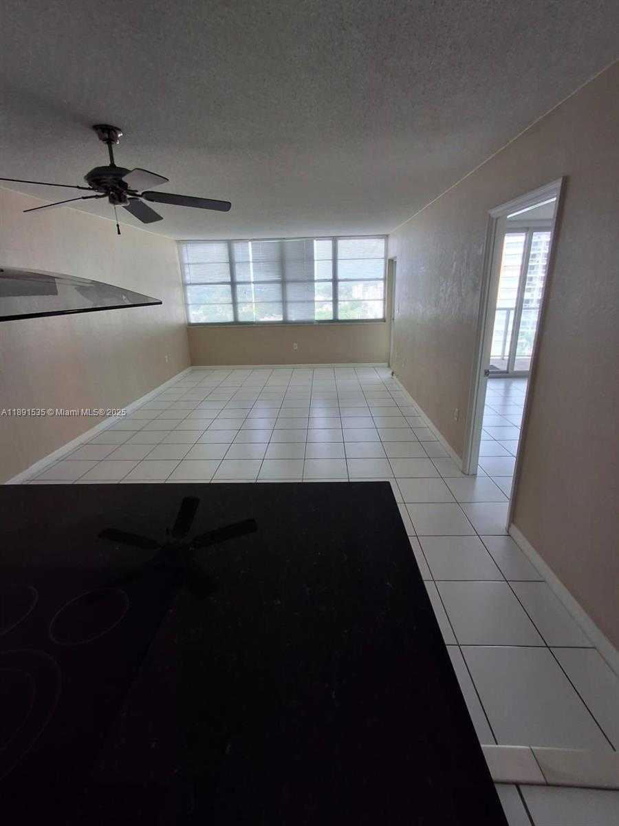 Small Image of 1351 NORTH EAST MIAMI GARDENS DR #901E, Miami Number 4