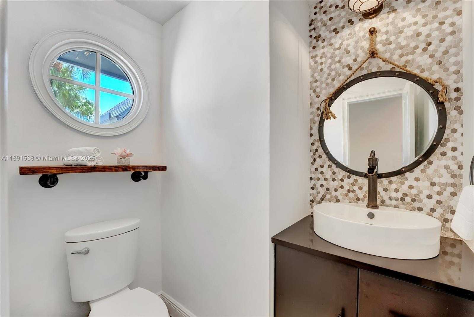 Small Image of 203 OCEAN DUNES CIR, Jupiter Number 11