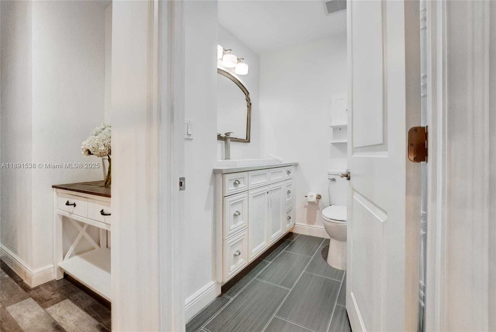 Small Image of 203 OCEAN DUNES CIR, Jupiter Number 24
