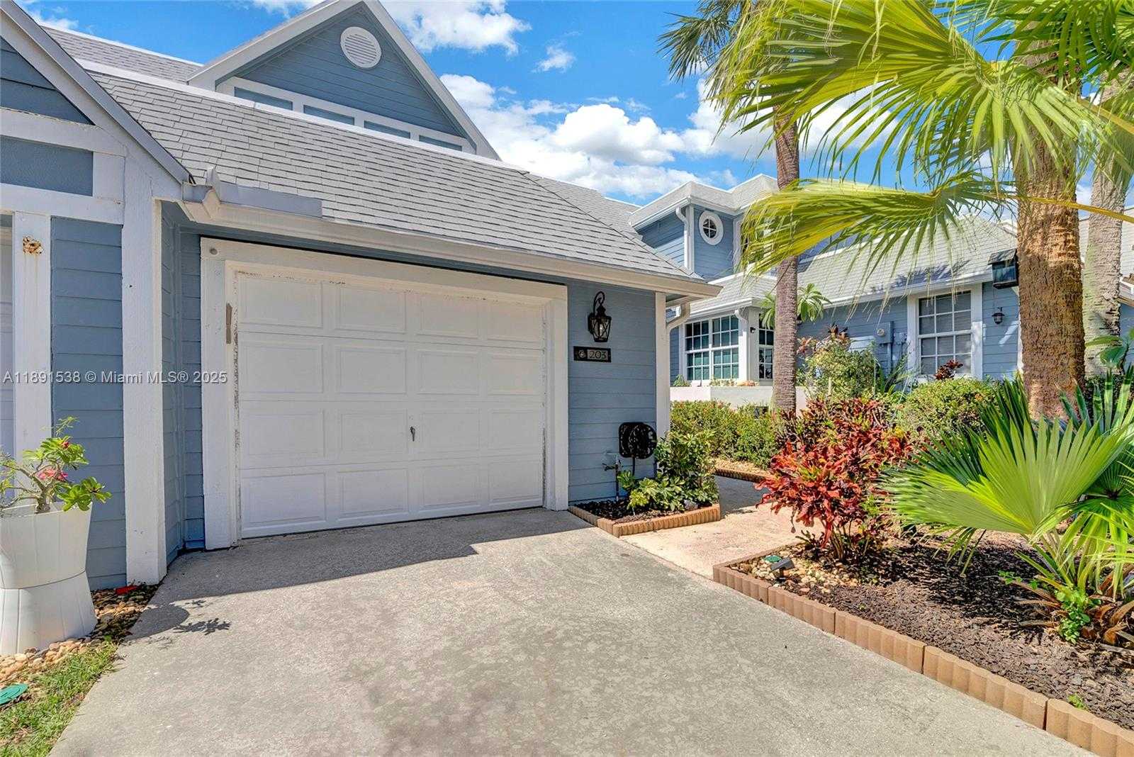 Small Image of 203 OCEAN DUNES CIR, Jupiter Number 29