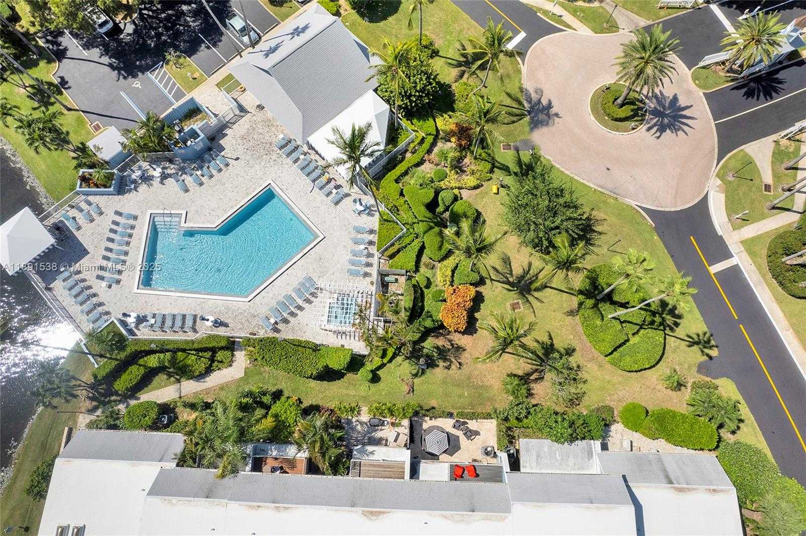 Small Image of 203 OCEAN DUNES CIR, Jupiter Number 31