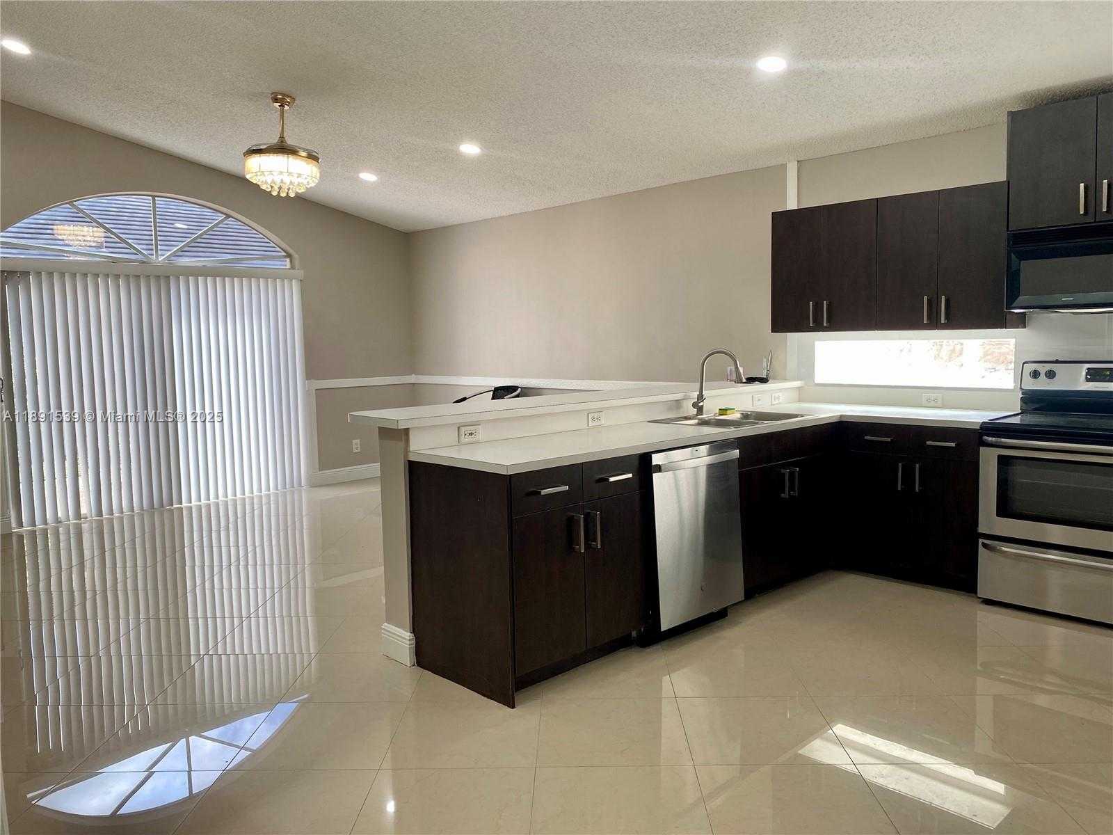 Small Image of 405 SOUTH WEST 183RD WAY, Pembroke Pines Number 5