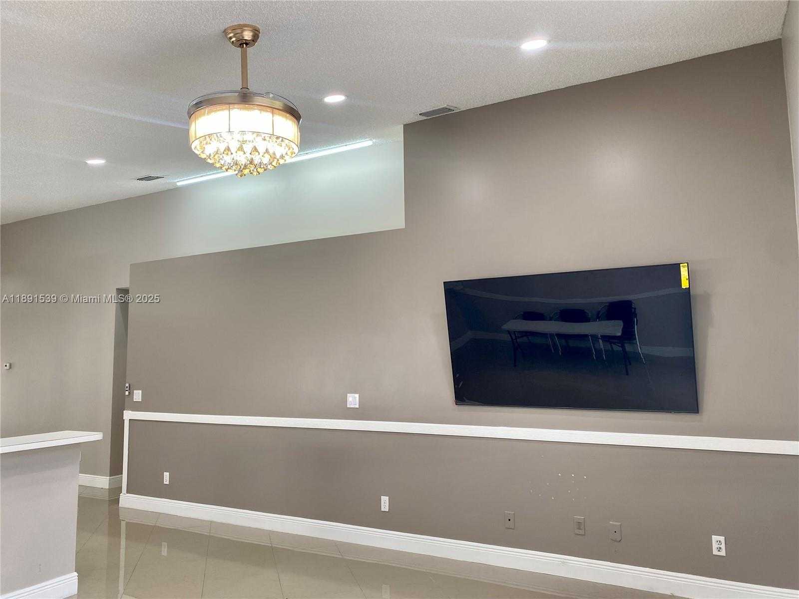 Small Image of 405 SOUTH WEST 183RD WAY, Pembroke Pines Number 6