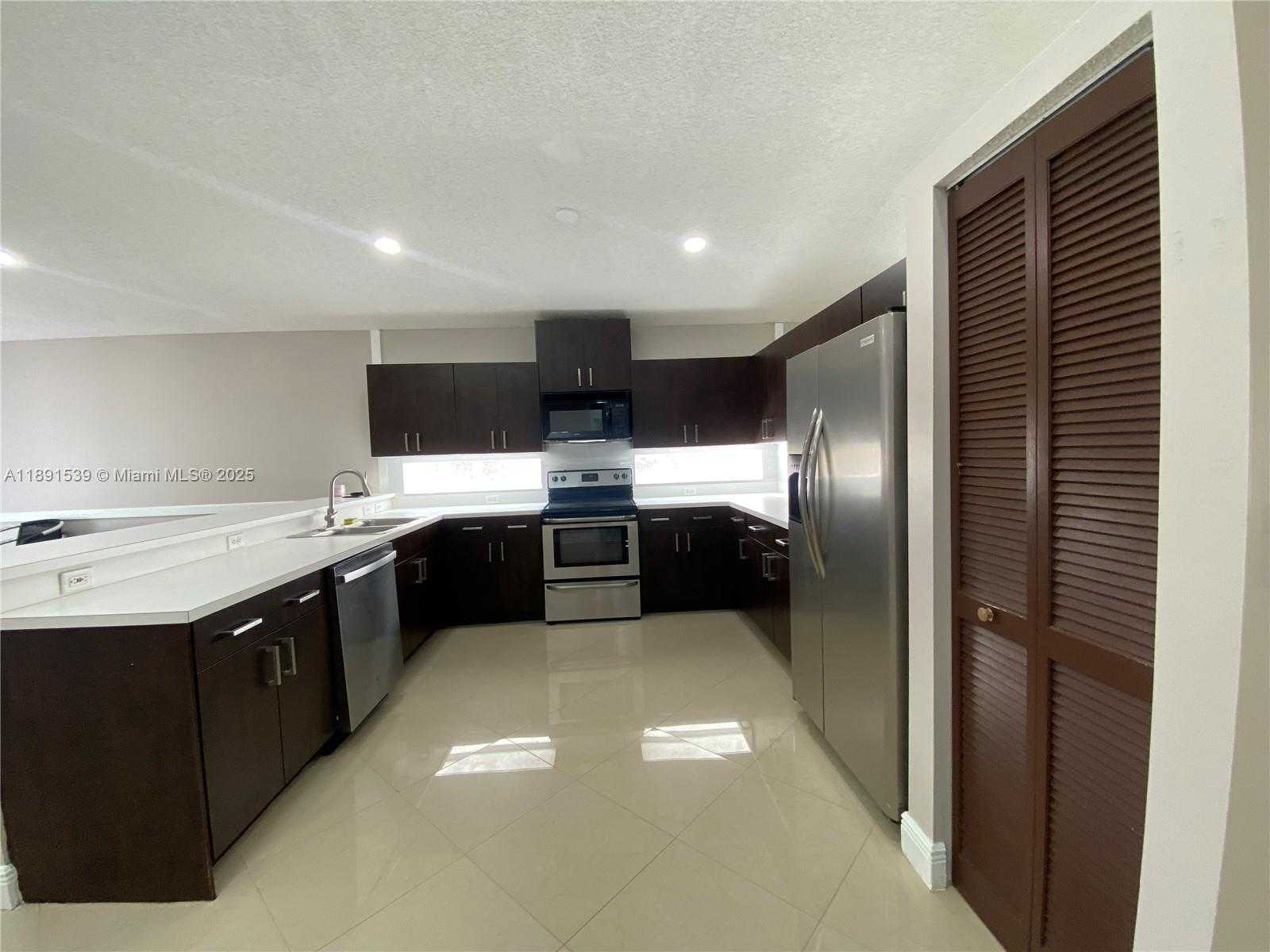 Small Image of 405 SOUTH WEST 183RD WAY, Pembroke Pines Number 7