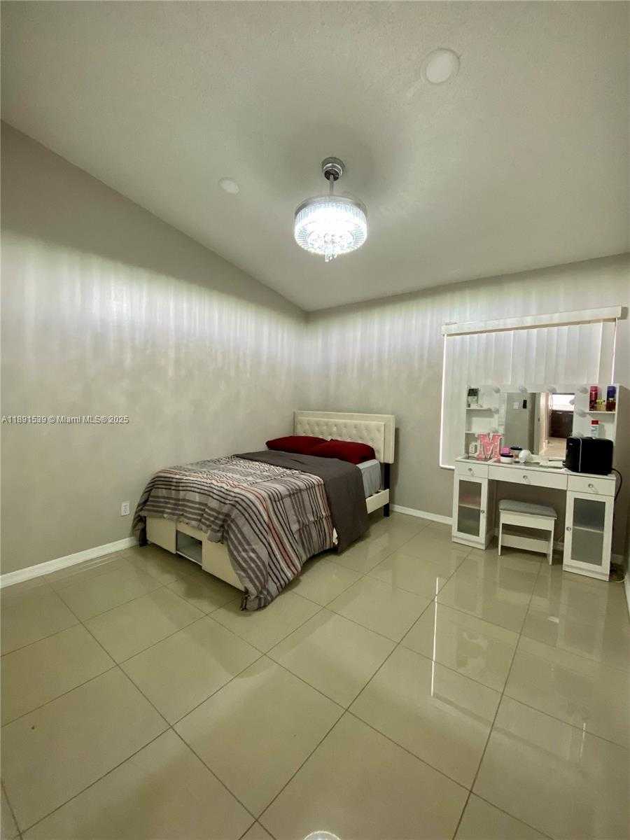 Small Image of 405 SOUTH WEST 183RD WAY, Pembroke Pines Number 8
