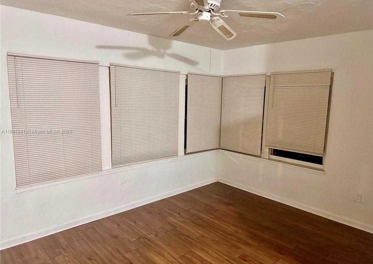 Small Image of 1555 PENNSYLVANIA AVE #102, Miami Beach Number 2