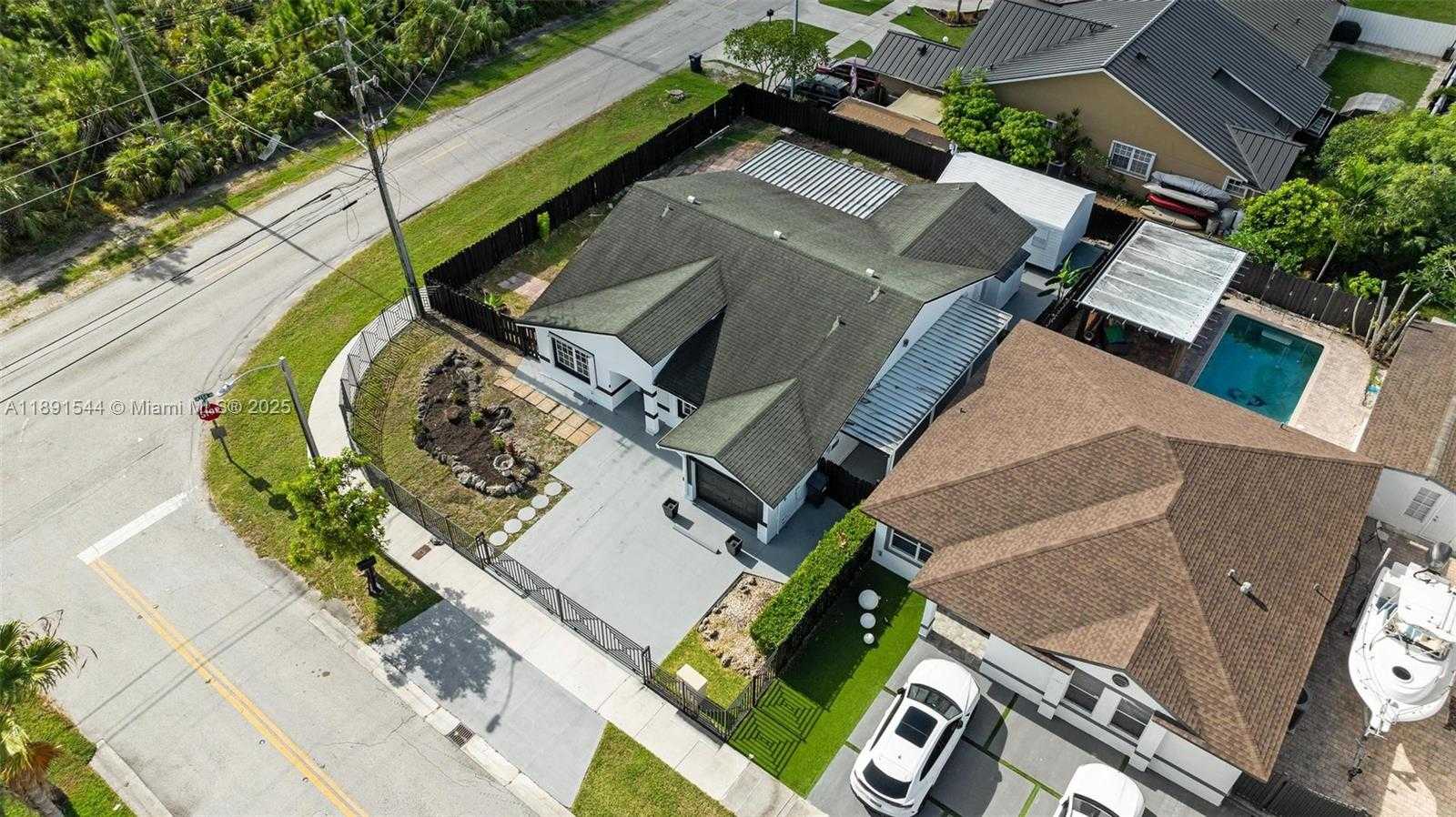 Small Image of 13400 SOUTH WEST 182ND ST, Miami Number 44