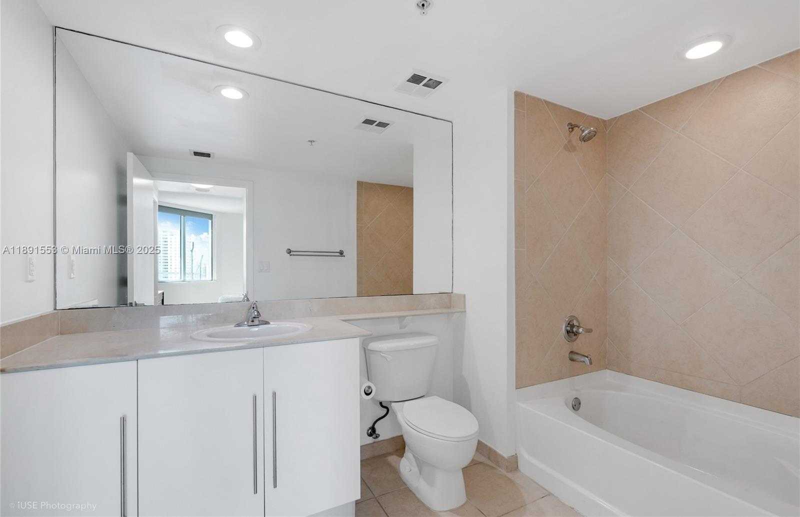Small Image of 325 SOUTH BISCAYNE BLVD #1721, Miami Number 12