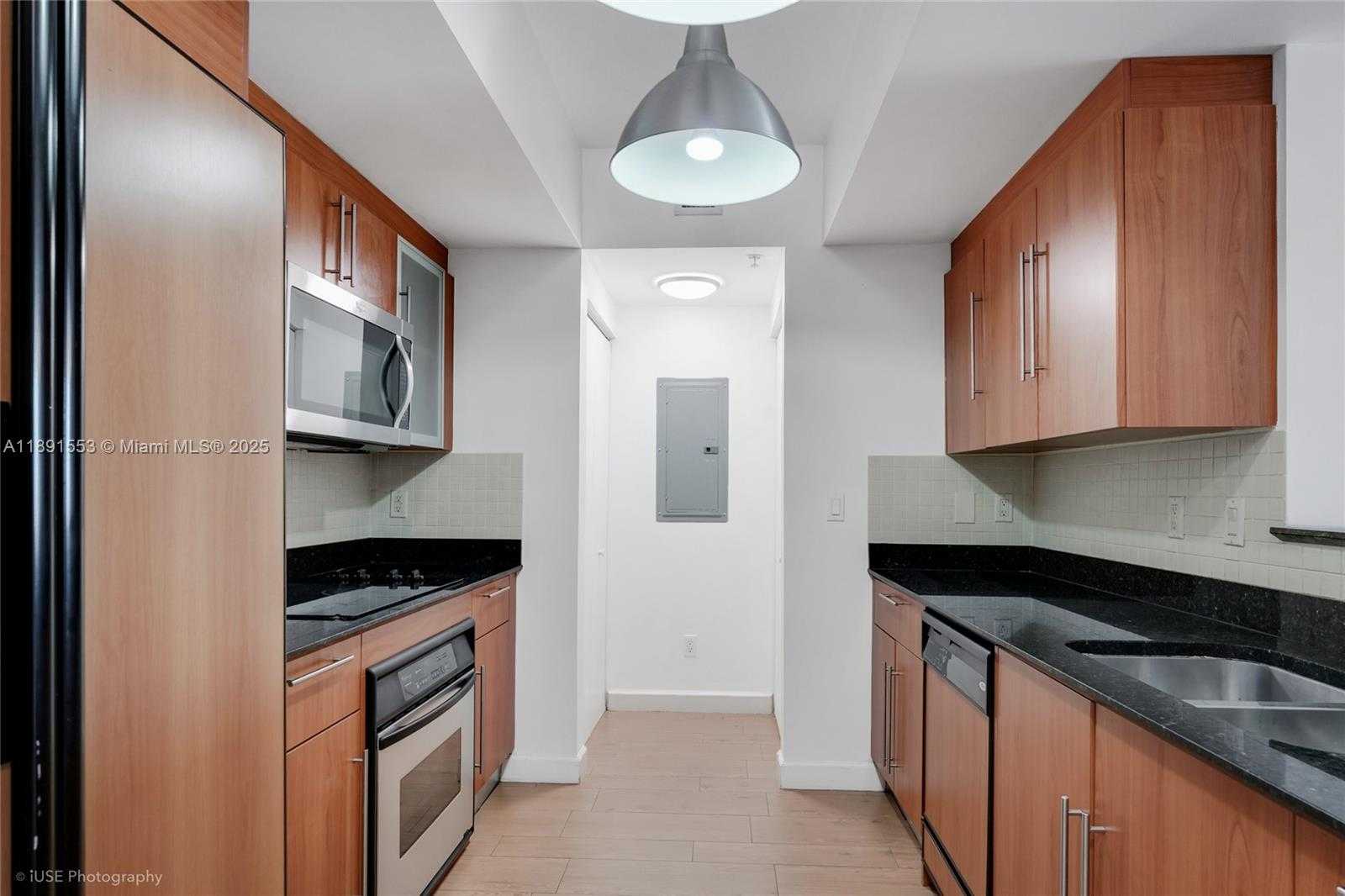 Small Image of 325 SOUTH BISCAYNE BLVD #1721, Miami Number 6