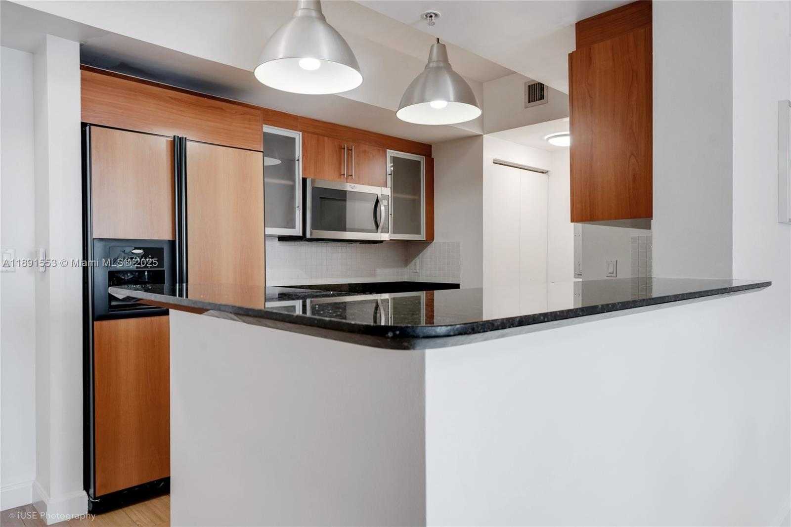 Small Image of 325 SOUTH BISCAYNE BLVD #1721, Miami Number 7