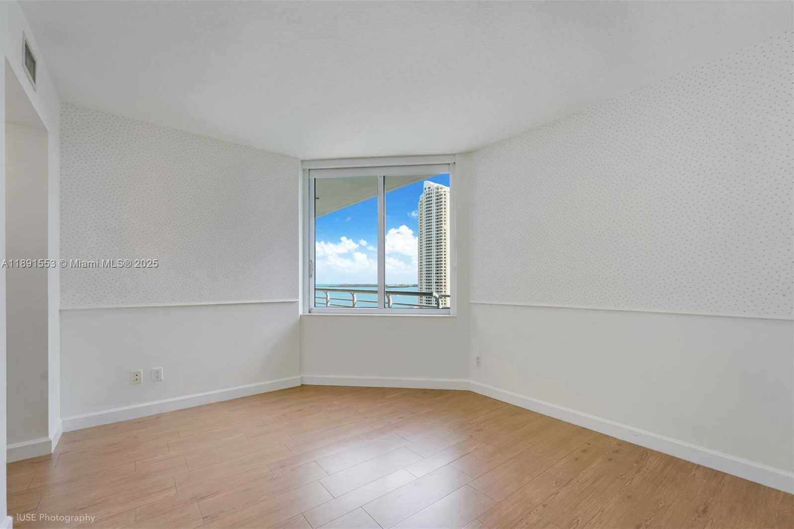 Small Image of 325 SOUTH BISCAYNE BLVD #1721, Miami Number 9