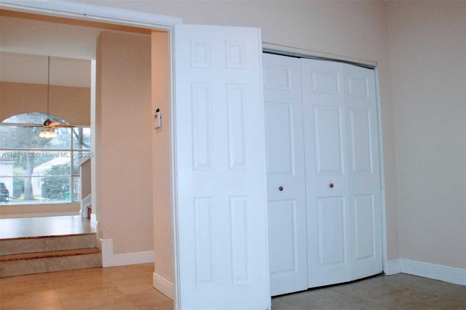 Small Image of 11151 MINNEAPOLIS DR, Cooper City Number 28