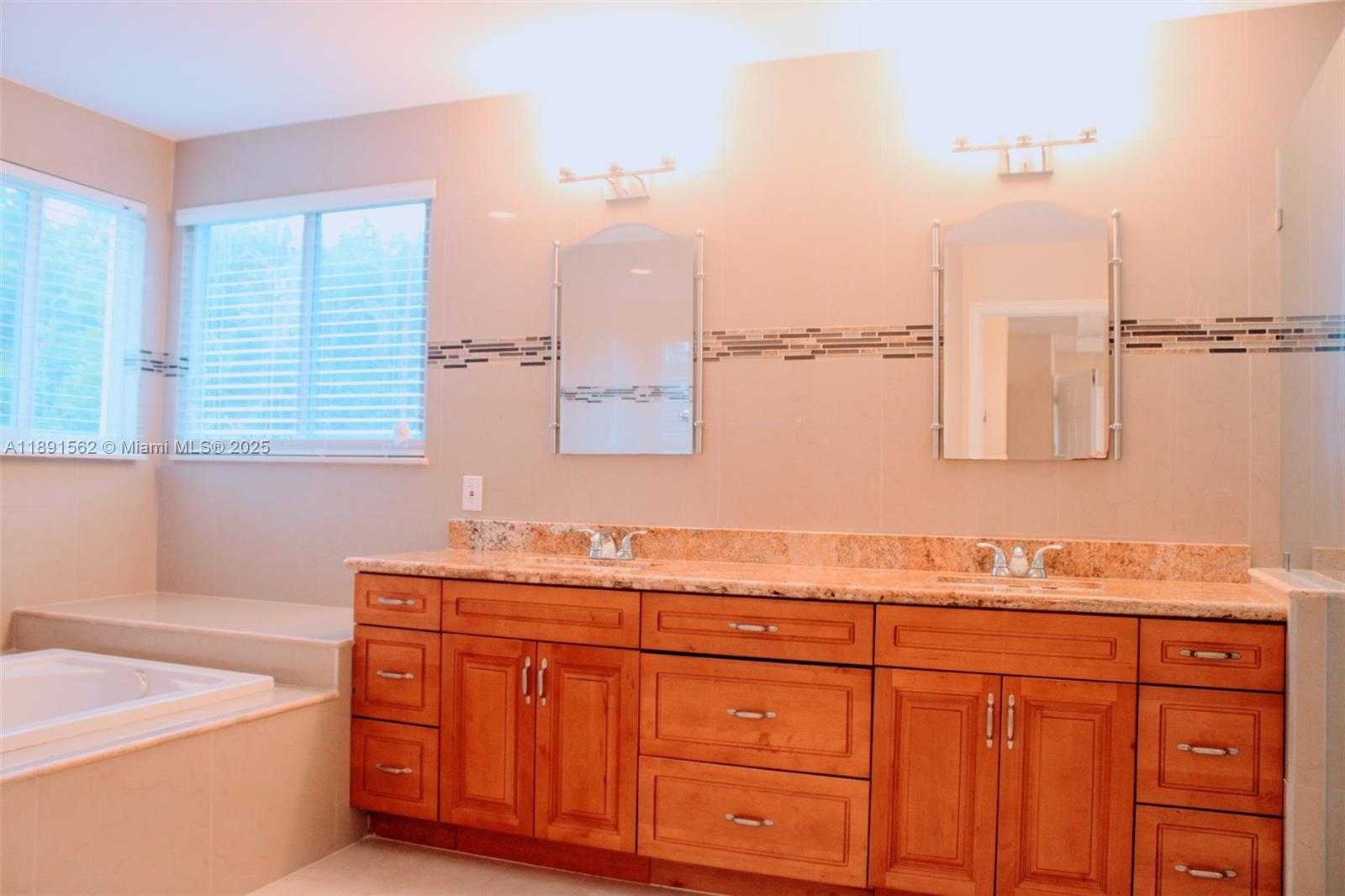 Small Image of 11151 MINNEAPOLIS DR, Cooper City Number 37