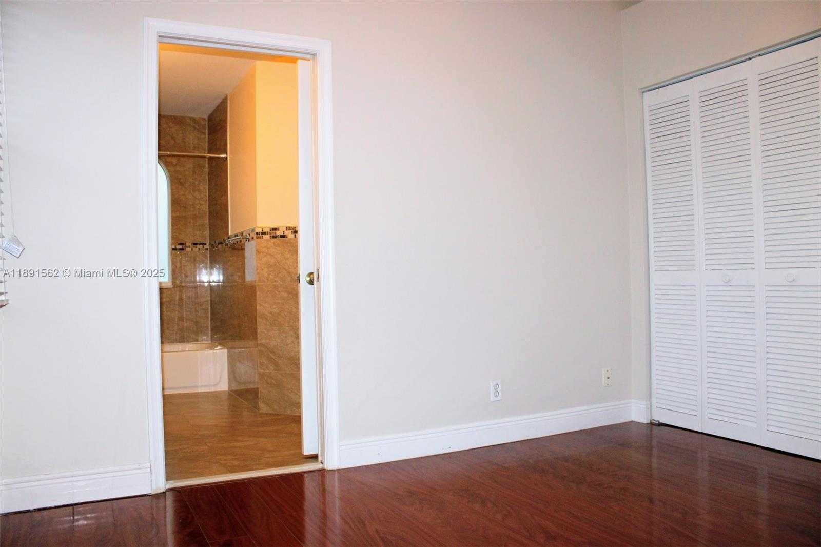 Small Image of 11151 MINNEAPOLIS DR, Cooper City Number 46
