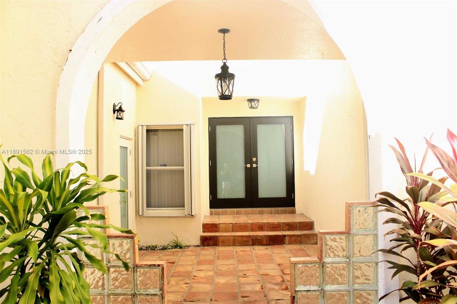 Small Image of 11151 MINNEAPOLIS DR, Cooper City Number 5