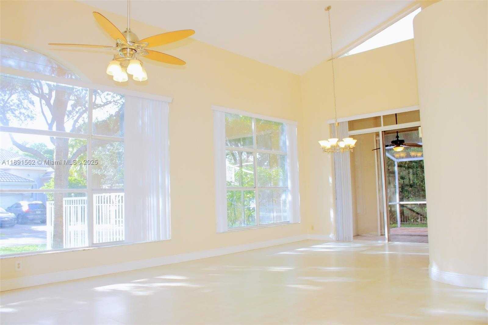 Small Image of 11151 MINNEAPOLIS DR, Cooper City Number 9