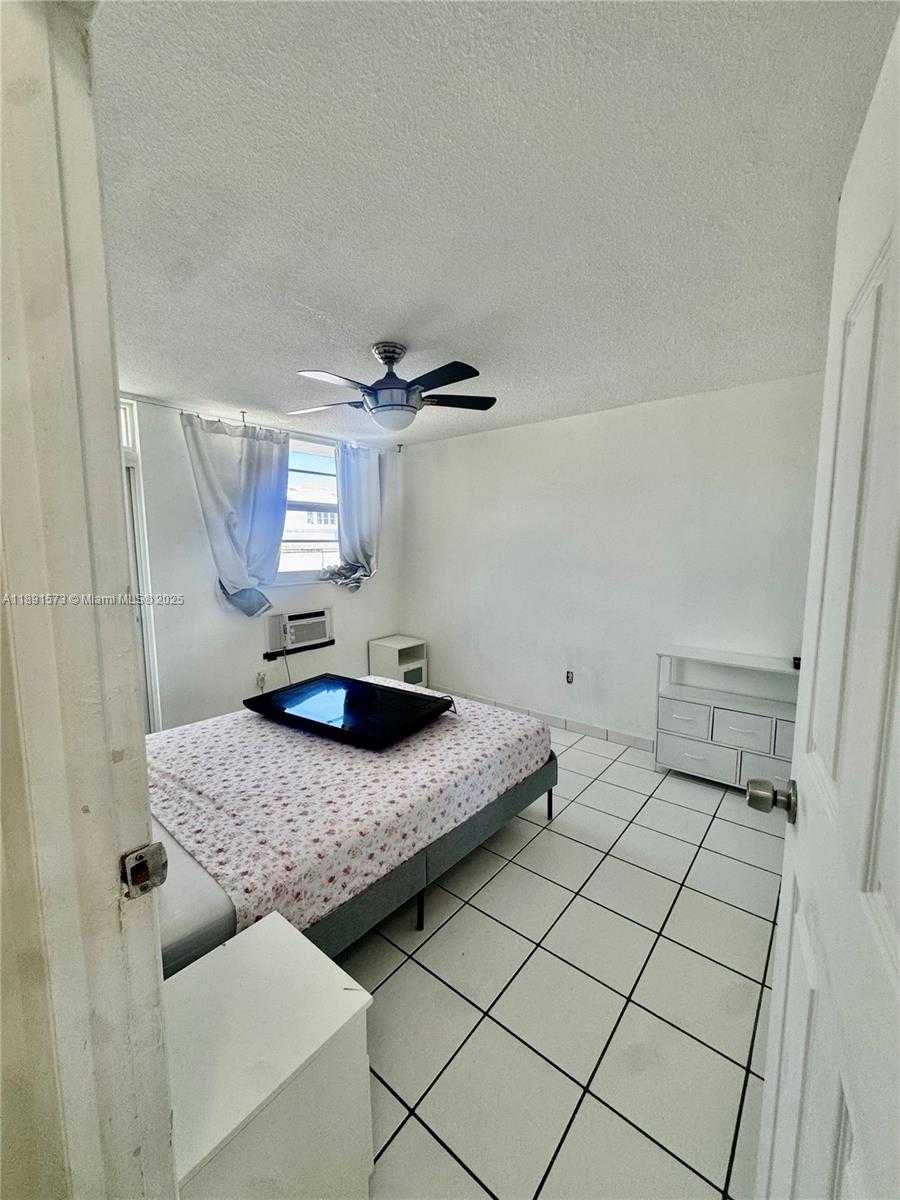 Small Image of 335 COLLINS AVE #302, Miami Beach Number 4