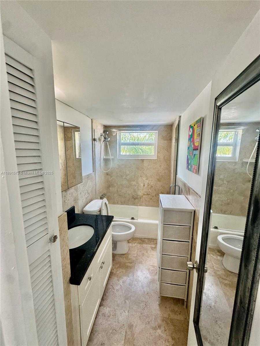 Small Image of 335 COLLINS AVE #302, Miami Beach Number 5
