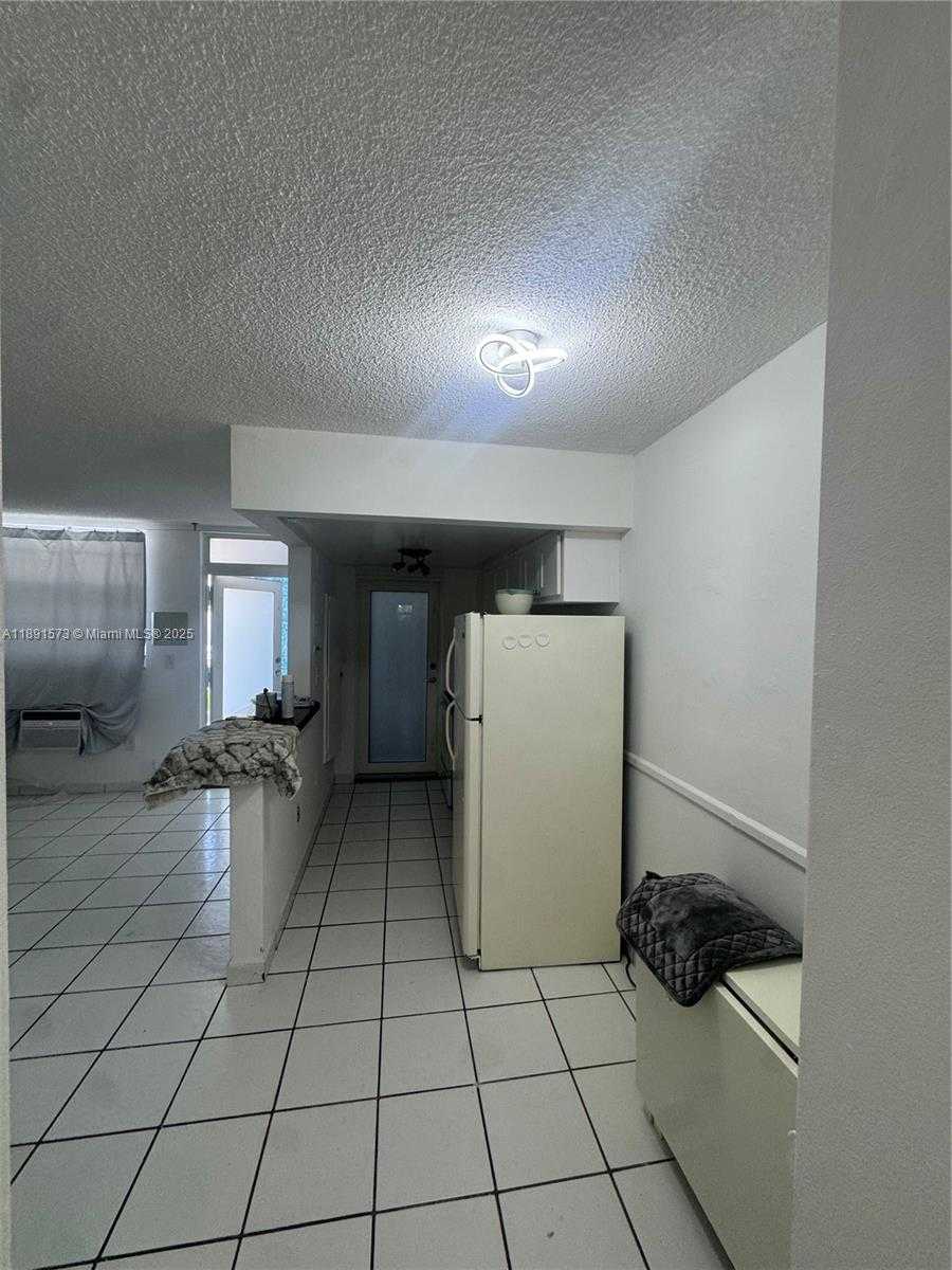 Small Image of 335 COLLINS AVE #302, Miami Beach Number 6
