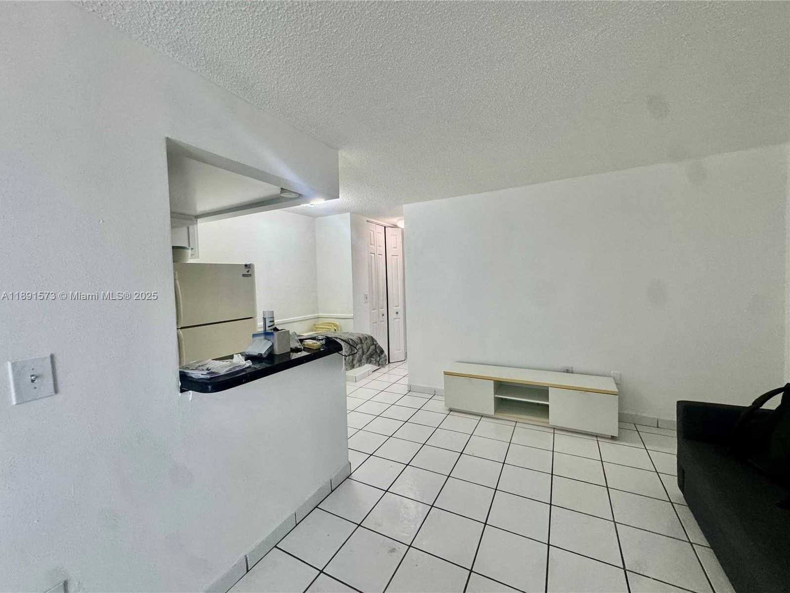 Small Image of 335 COLLINS AVE #302, Miami Beach Number 7