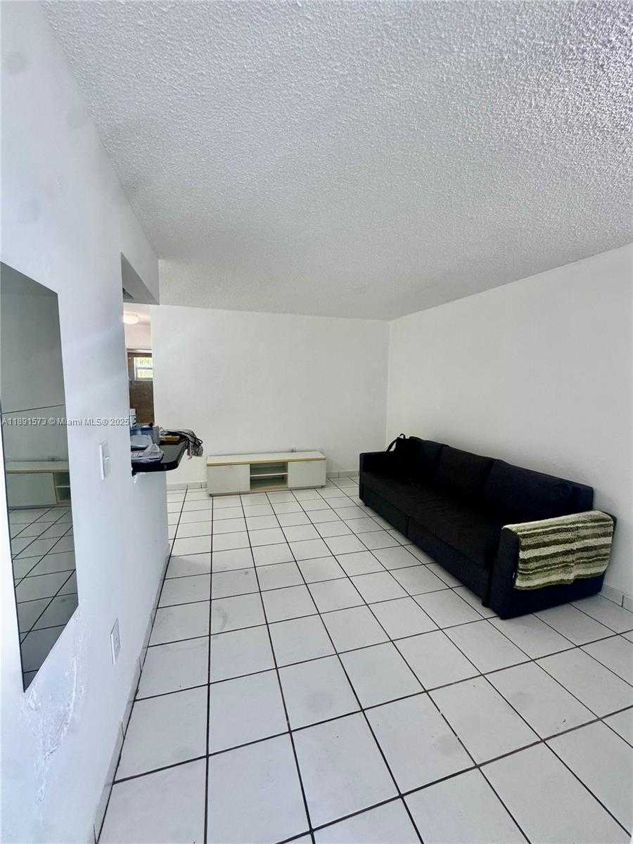 Small Image of 335 COLLINS AVE #302, Miami Beach Number 8