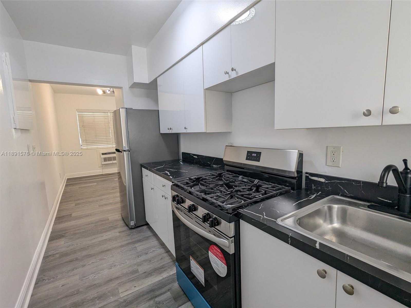 Small Image of 7805 CRESPI BLVD #2, Miami Beach Number 10