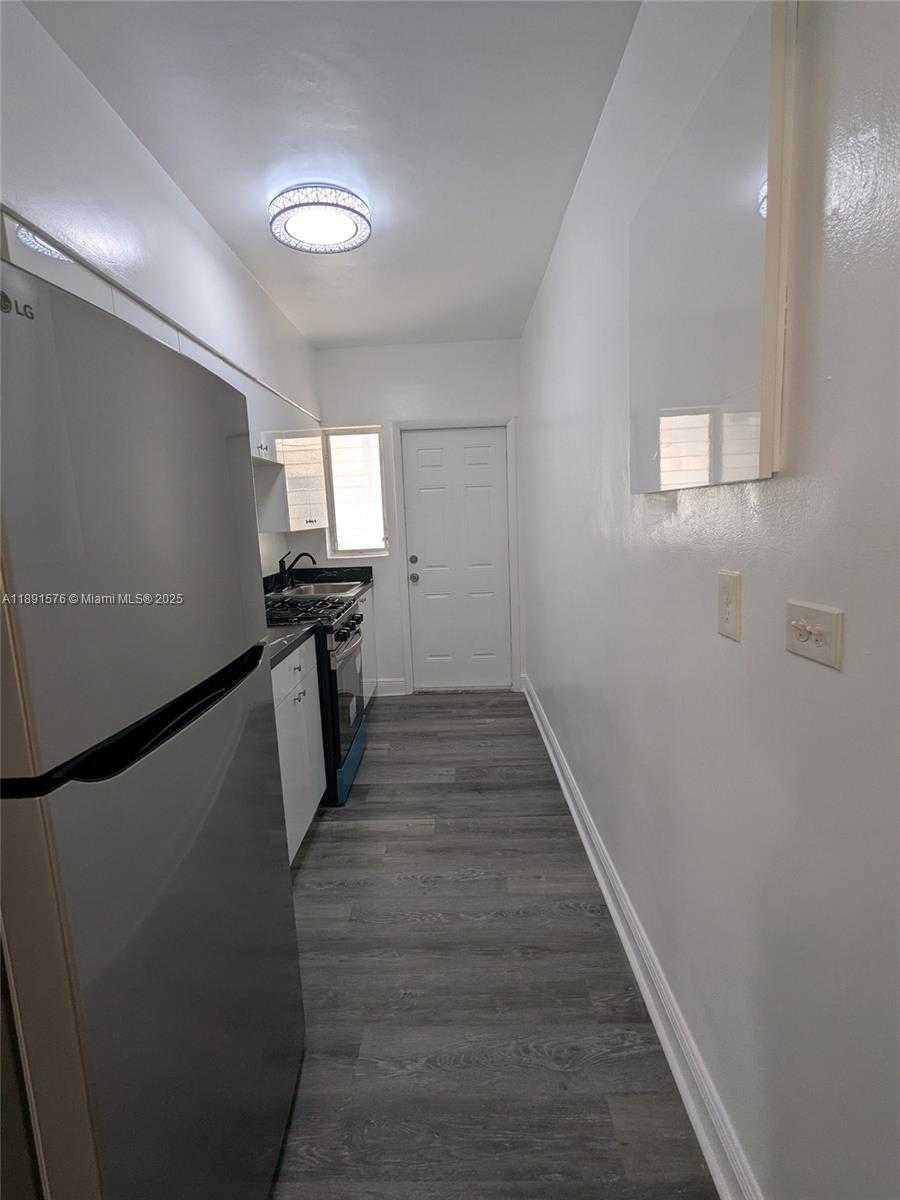 Small Image of 7805 CRESPI BLVD #2, Miami Beach Number 12