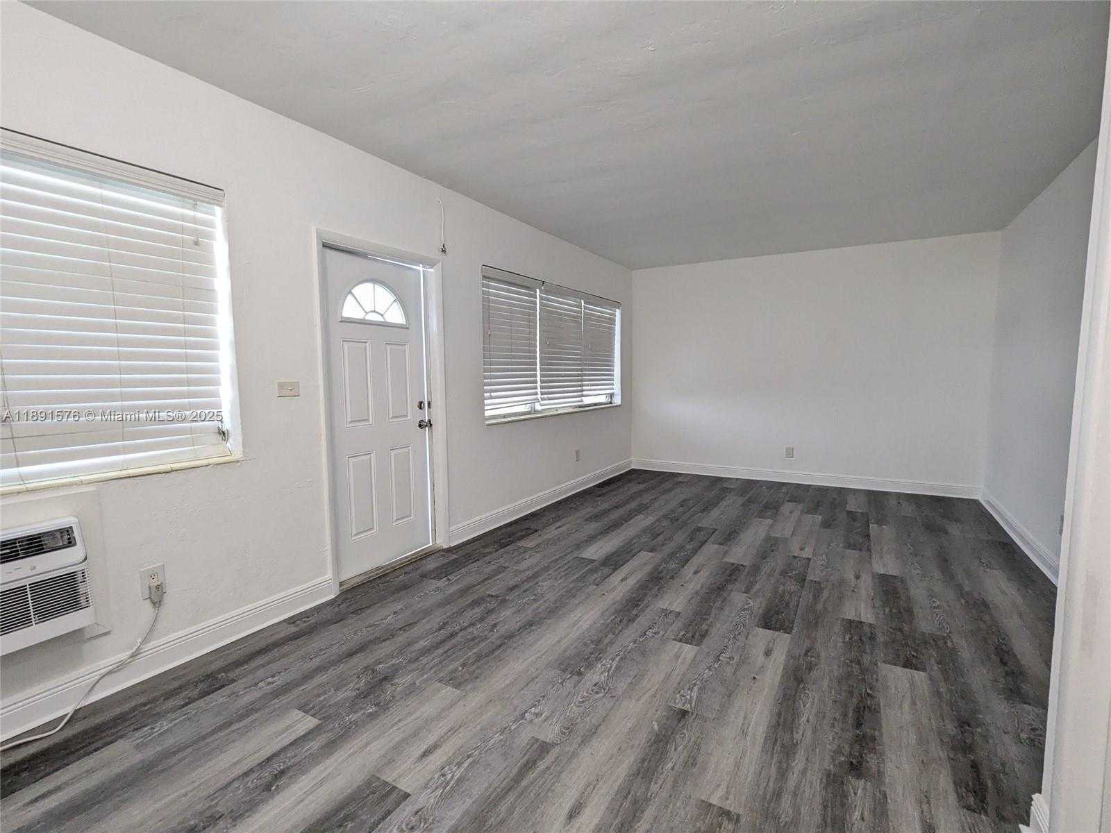 Small Image of 7805 CRESPI BLVD #2, Miami Beach Number 3