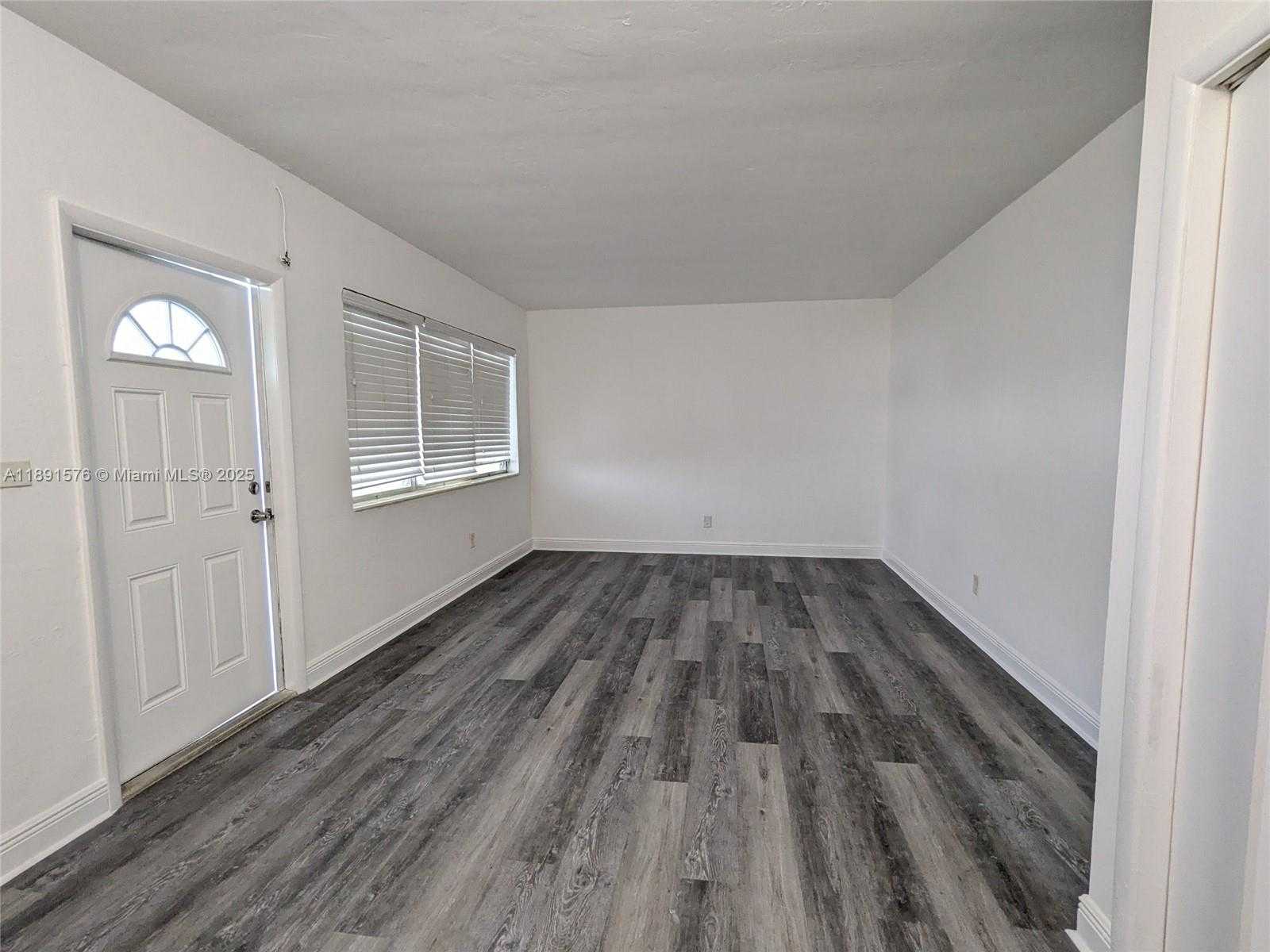 Small Image of 7805 CRESPI BLVD #2, Miami Beach Number 4