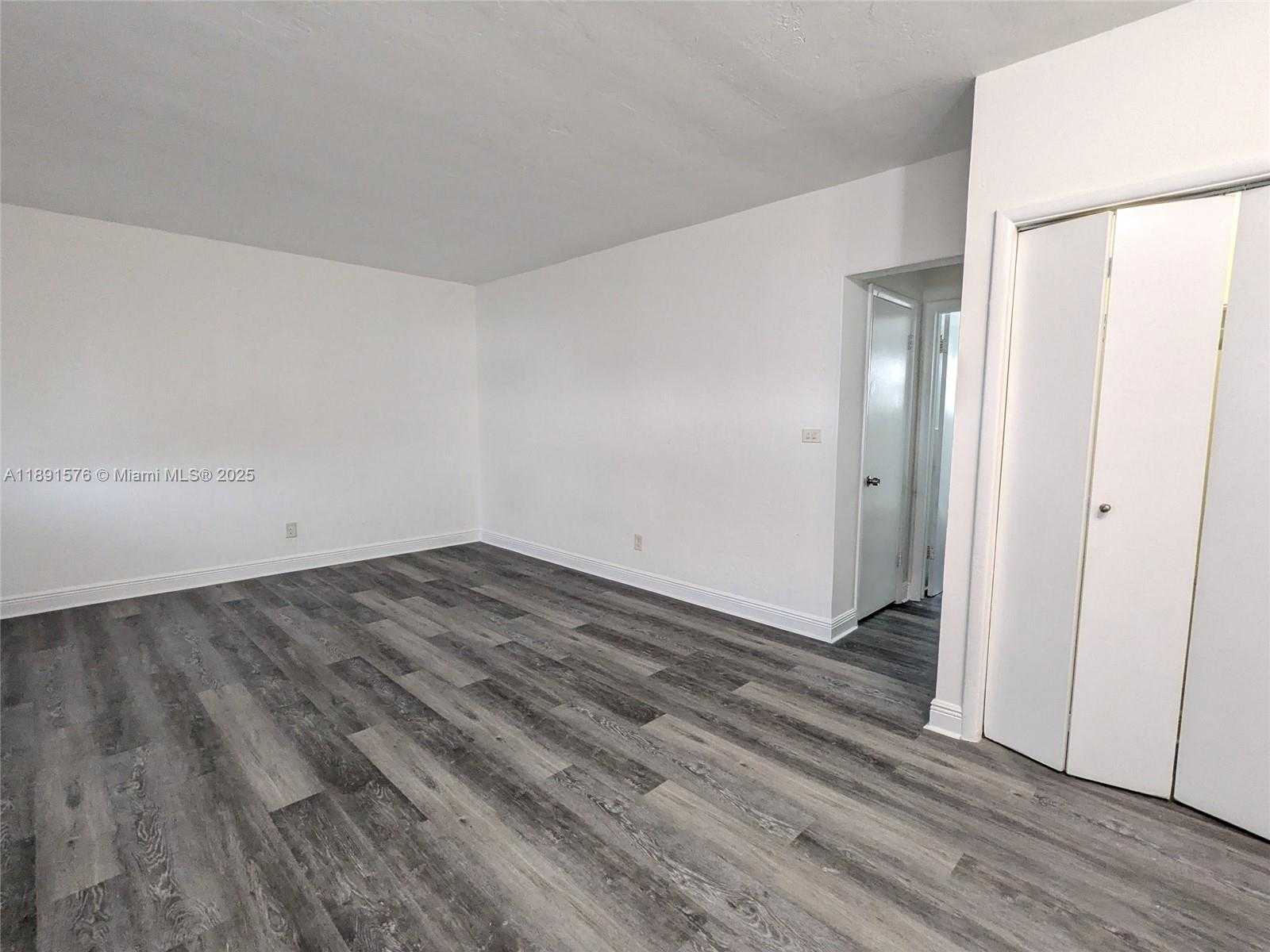 Small Image of 7805 CRESPI BLVD #2, Miami Beach Number 5