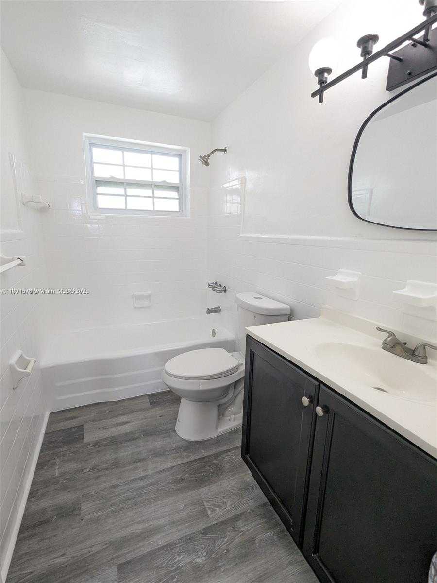 Small Image of 7805 CRESPI BLVD #2, Miami Beach Number 9