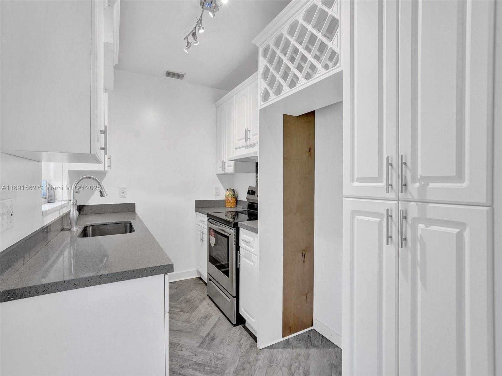 Small Image of 17791 NORTH EAST 13TH AVE, North Miami Beach Number 14