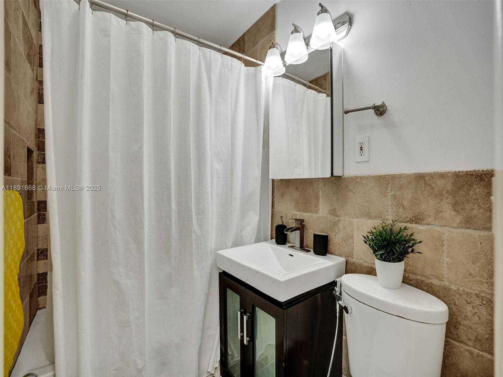 Small Image of 1216 GUAVA ISLE, Fort Lauderdale Number 13