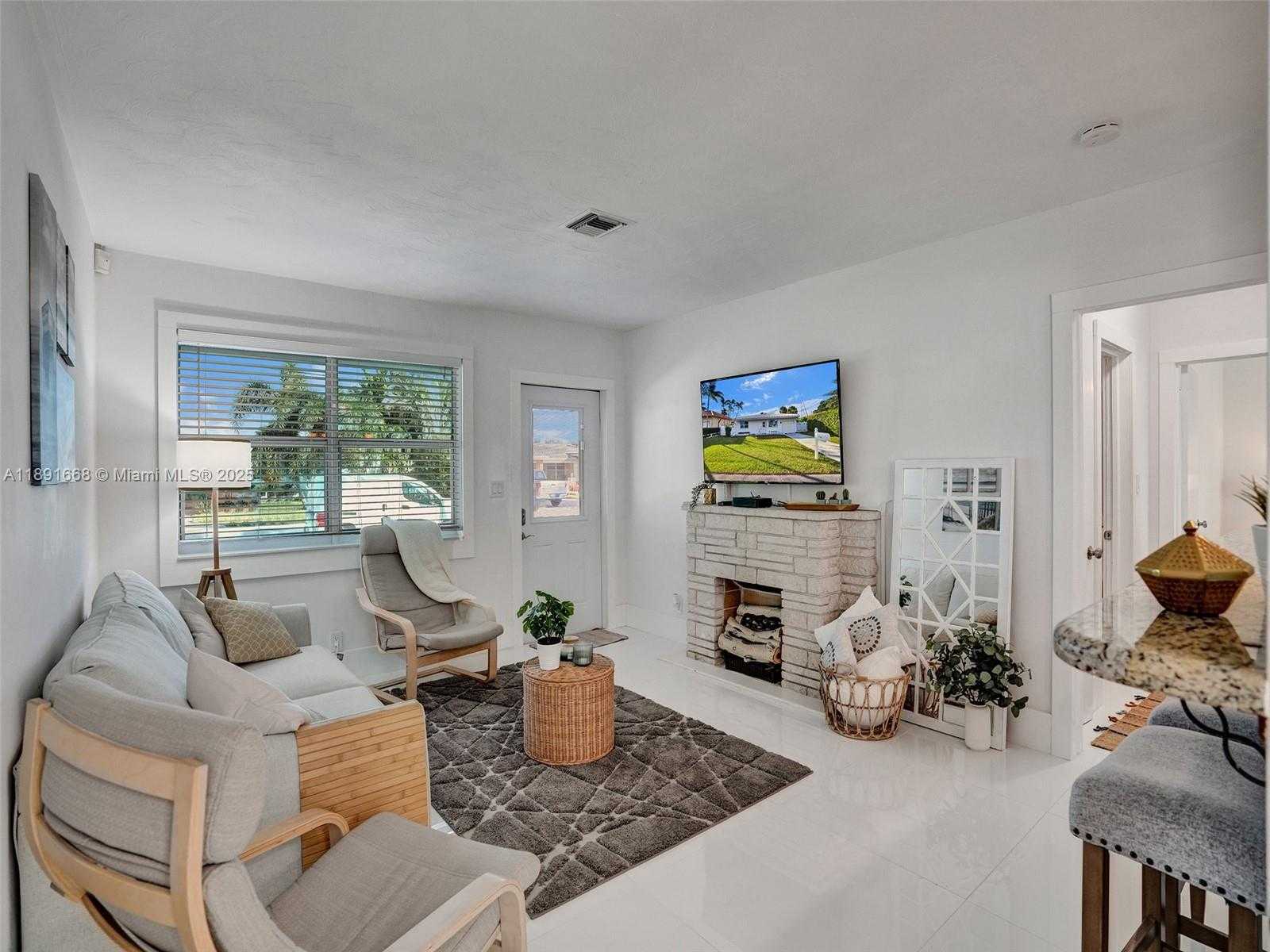 Small Image of 1216 GUAVA ISLE, Fort Lauderdale Number 16