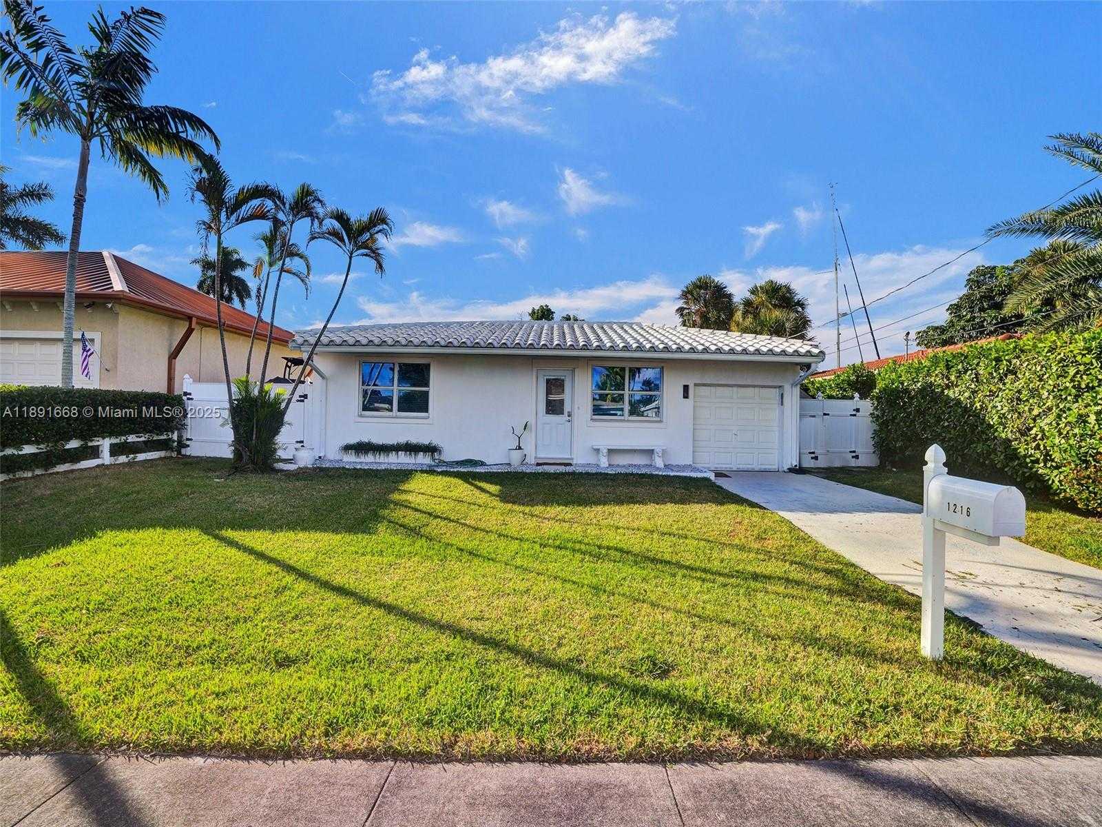 Small Image of 1216 GUAVA ISLE, Fort Lauderdale Number 2
