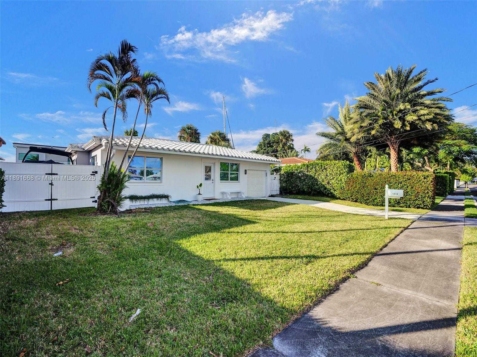 Small Image of 1216 GUAVA ISLE, Fort Lauderdale Number 3