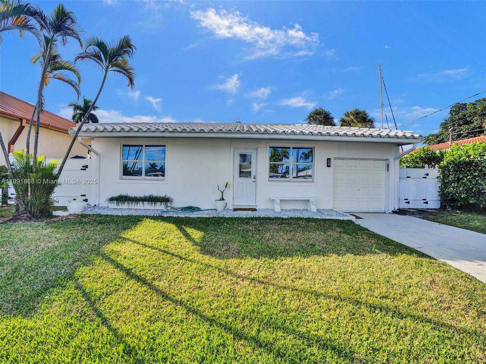Small Image of 1216 GUAVA ISLE, Fort Lauderdale Number 4